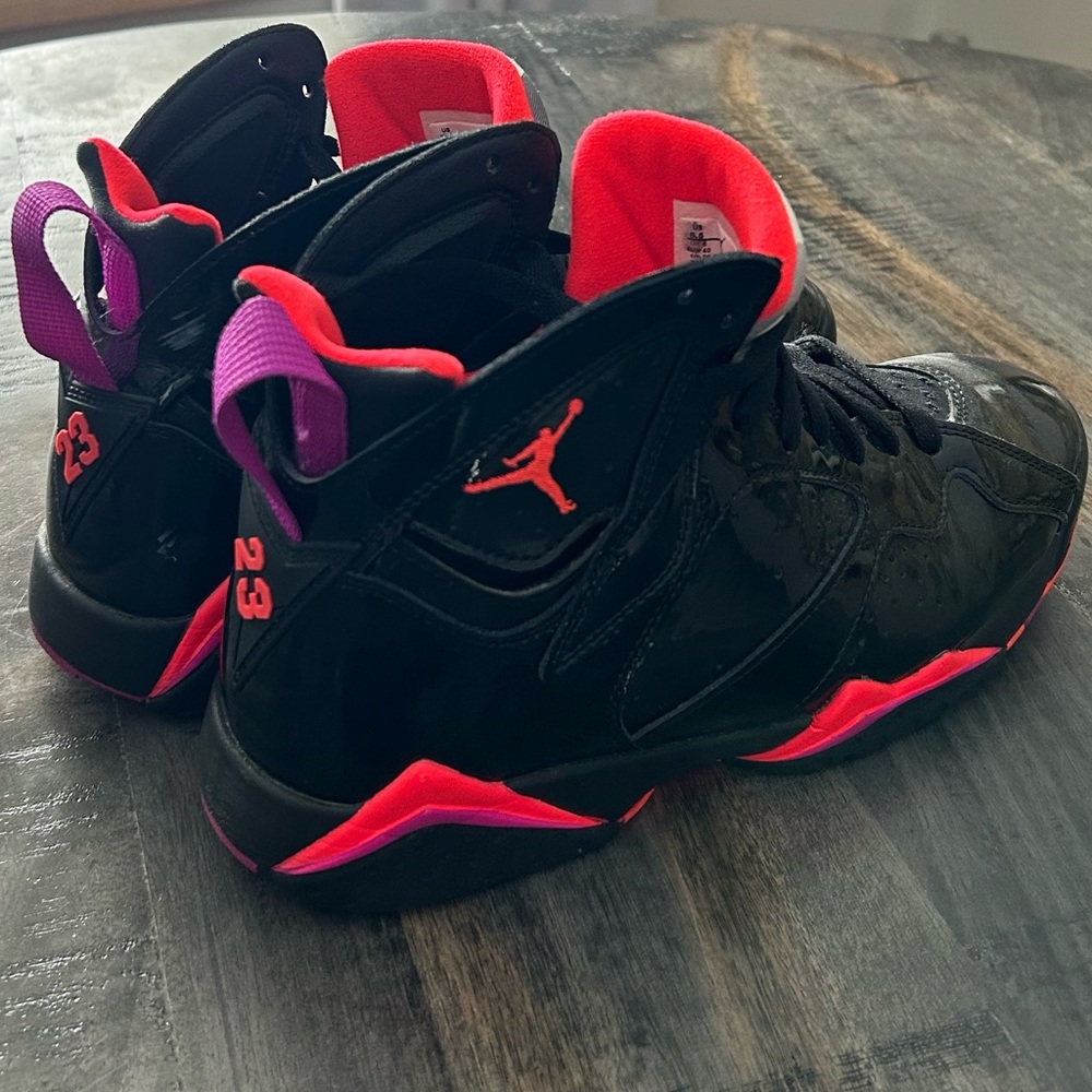 HARDLY WORN AIR JORDAN 7 RETRO “BLACK GLOSS” SNEAKERS!!!!!